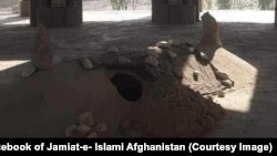 په کندهار کې د ملانقیب الله اخند د ویجاړ شوي قبر یو انځور