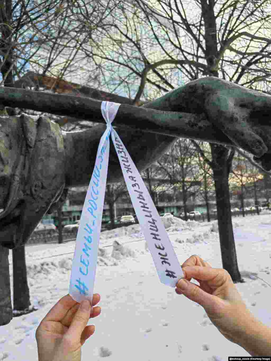 The father of the woman tying these ribbons was drafted into the Russian military according to one post on the channel. The ribbons feature the phrases “Russian families for peace” and “Women for life” 
