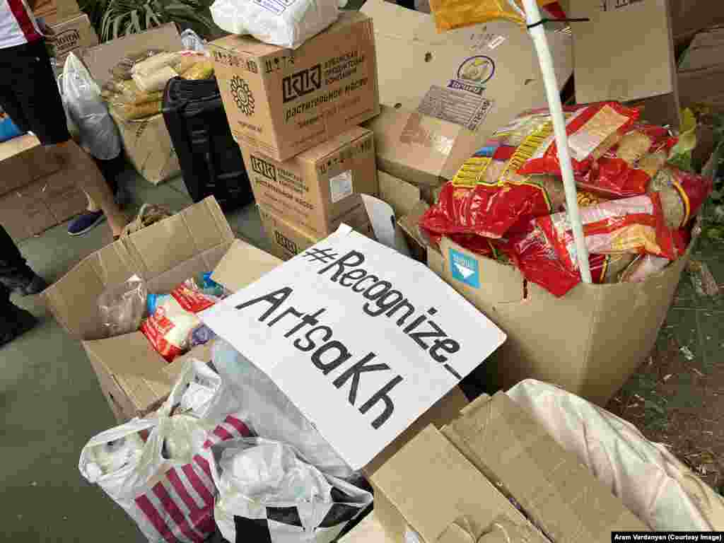 Food placed outside the UN headquarters in Yerevan. RFE/RL requested comment by e-mail from the UN late on July 23 and early on July 24. A spokesperson responded that the request was made too late for a response before publication. Calls to the organization went to an automated answering system and were then cut off. 