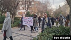 تجمع اعتراضی افراد دارای معلولیت مقابل سازمان برنامه و بودجه در تهران، ۲۴ دی ۱۴۰۲