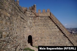 The facade of one of the fortress's inner walls, with its impressive steps