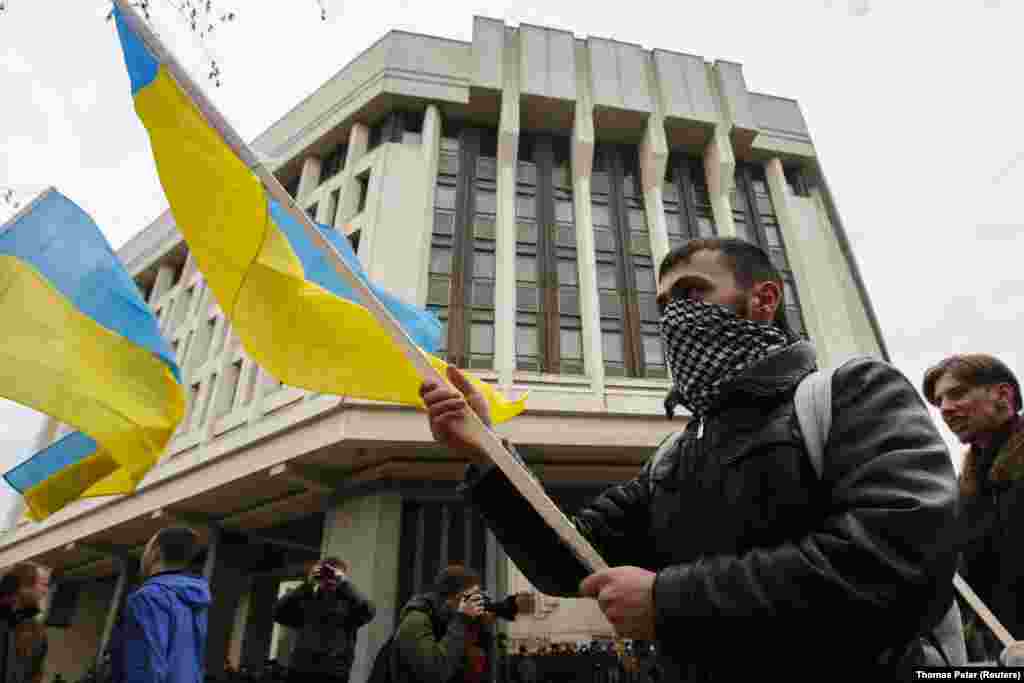 Pro-Ukrainian protesters in front of the Crimean parliament building in Simferopol on March 8 As pro-Russian forces cut Ukrainian news broadcasts and began transmitting Russian state television channels, several teams of foreign journalists working in Crimea were physically attacked, and two Ukrainian journalists were kidnapped. 