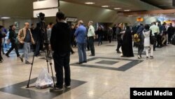 نیروهای موسوم به «حجاببان» بدون لباس فرم در حال فیلمبرداری و عکسبرداری از زنان در مترو