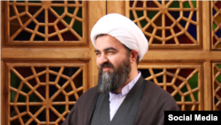 محمدتقی اکبرنژاد، استاد حوزه علمیهٔ قم که بهدست نیروهای اطلاعات سپاه پاسداران بازداشت شده است