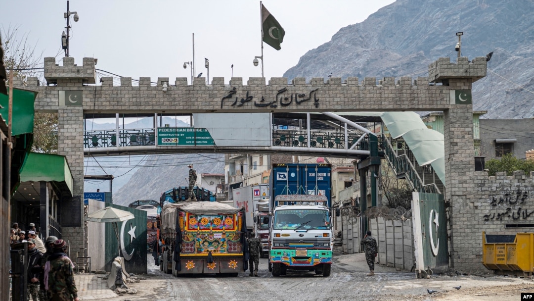 سوداګر وايي چې له تېرو څو کلونو راهيسې د پاکستان او افغانستان ترمینځ تجارت کم شوی دی - پخوانی انځور