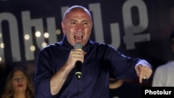 Armenia - Andranik Tevanian, the opposition Mayr Hayastan bloc's mayoral candidate, addresses a campaign rally in Yerevan, August 23, 2023.