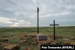 A statue dedicated to the Mother of God near the shore of Lake Mariyamkol near Ozernoye
