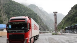«Սուտ ո՞վ է խոսում՝ Գառնիկը, թե՞ Գևորգը». պատգամավորն ահազանգում է Լարսում հերթերի մասին, նախարարը՝ հակադարձում