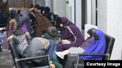 Вернувшиеся из Сирии гражданки Кыргызстана с детьми. Фото МИД. 