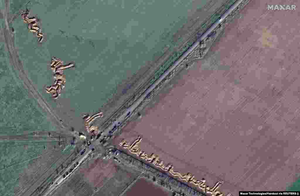 A satellite image of military fortifications at Medvedivka, in Russian-occupied Crimea, on January 3. An analysis of satellite images by RFE/RL has revealed that Moscow has fortified the Crimean Peninsula in anticipation of a Ukrainian counteroffensive in the spring. 