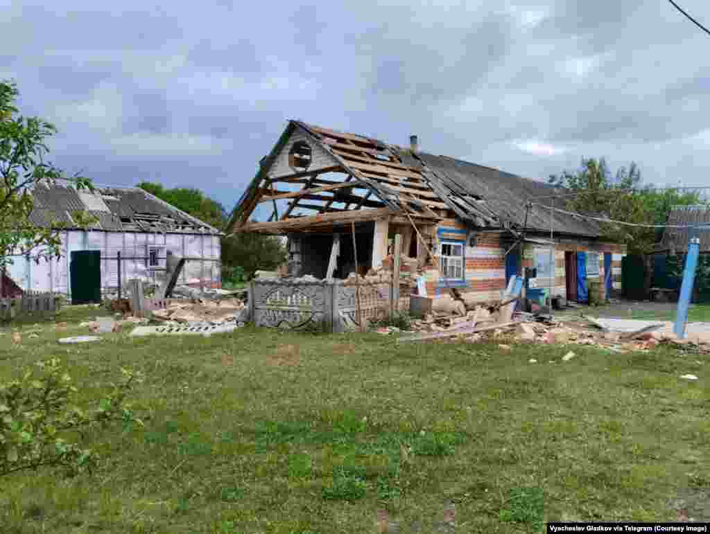 A damaged house in the Belgorod region. Andriy Chernyak, from Ukraine’s military intelligence directorate, told the Financial Times that the Ukrainian military has previously worked with the ethnic Russian fighters, but insisted that Kyiv was not involved in planning the May 22 raid. "Of course, we communicate with them. Of course, we share some information...and some might say we even cooperate,” Chernyak said.