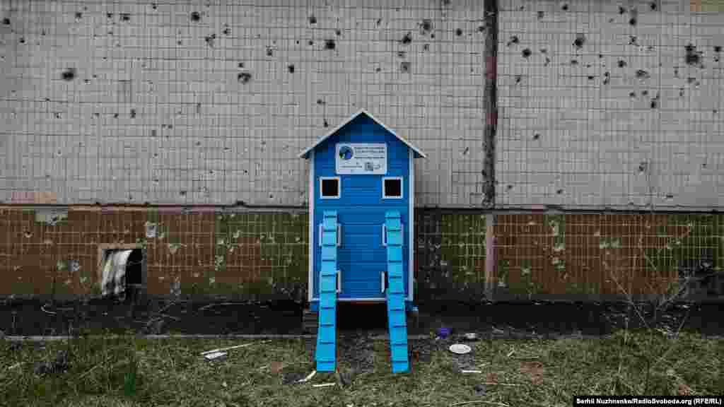 Homes for homeless cats, which were installed by volunteers.