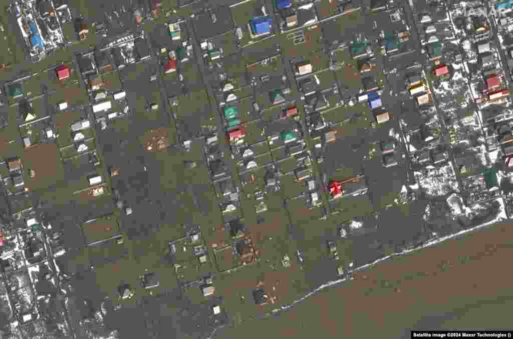 Orenburg, a city with a population of 550,000 some 1,200 kilometers east of Moscow, saw hundreds of homes flooded and at least 7,700 people evacuated as the Ural River rose swiftly beyond the critical level of 9.3 meters. &nbsp;
