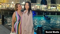 Nasrin Roshan (left) was detained at Imam Khomeini International Airport along with her relative, Sara Tabrizi (right). (file photo)