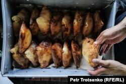 Pançşanbe bazaryndaky taýýar tamdyr somsasy