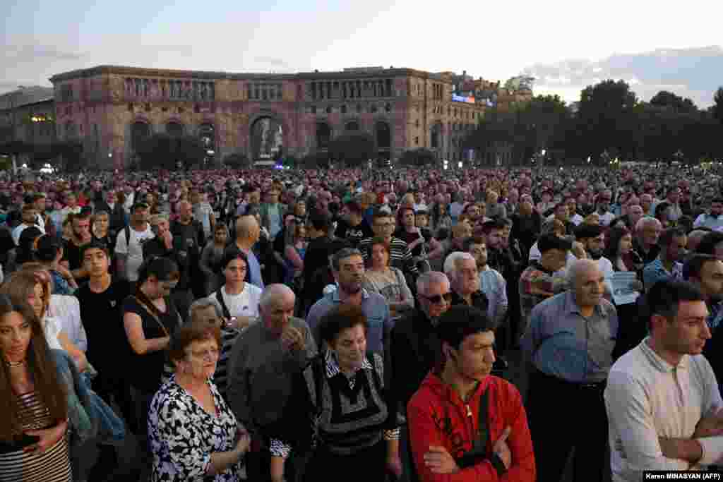 Demonstrators continued to block the streets in Yerevan on September 22, demanding Pashinian's ouster over the surrender of Nagorno-Karabakh. More than 80 people were detained. Armenia has accused Azerbaijan of blocking the Lachin Corridor, the sole road linking Armenia to Nagorno-Karabakh, since December 2022. Azerbaijan had insisted that aid trucks should go through Azerbaijani territory to ensure no contraband was being shipped.