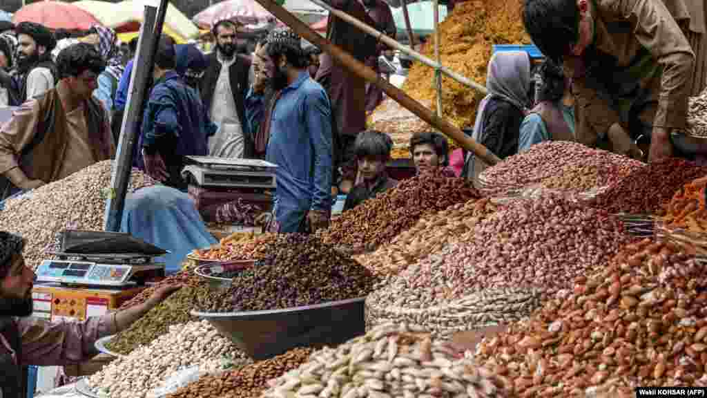 Traders wait for customers in Kabul. Those affected the worst are children, the elderly, people with physical disabilities, and daily wage workers. 