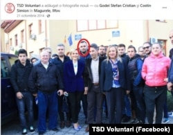 A photo from 2014 shows Stefan Godei standing behing Gabriela Fiera