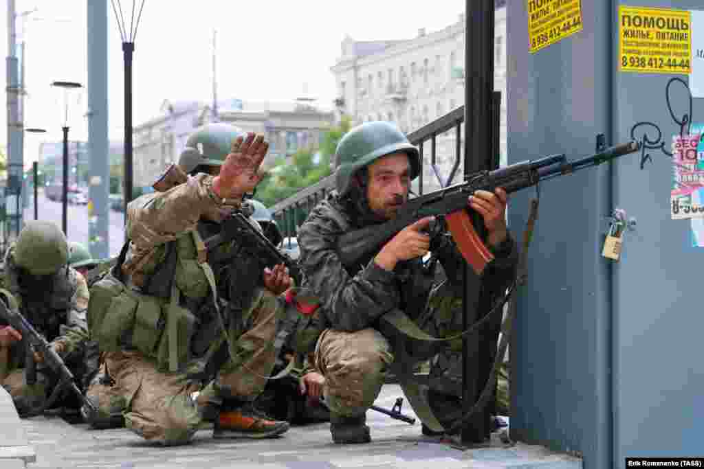 Armed men in the Rostov-on-Don city center. Moscow Mayor Sergei Sobyanin on June 24 called for “anti-terrorist measures” to be rolled out in the Russian capital. 