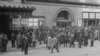 Очередь в кассы театра "Метрополитен-опера". 1914
