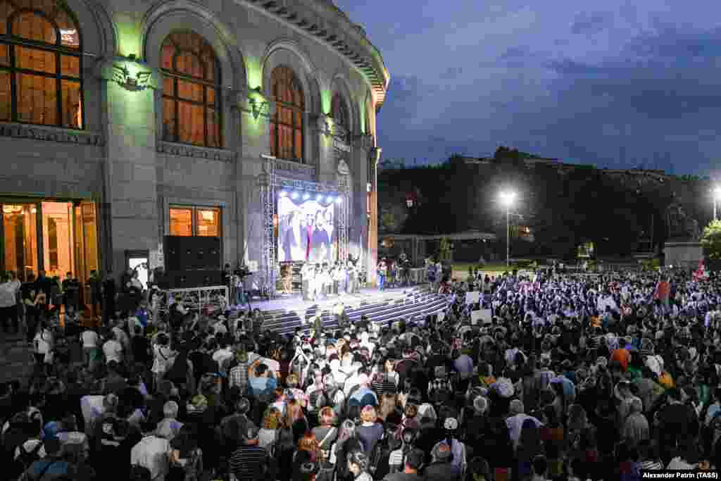 A rally in Yerevan held on July 25 calling for the Lachin Corridor to be opened. The International Committee of the Red Cross (ICRC) on July 25 released a statement saying "despite persistent efforts, the ICRC is not currently able to bring humanitarian assistance to the civilian population through the Lachin corridor or through any other routes..." 