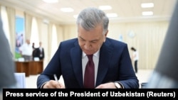 Uzbek President Shavkat Mirziyoev traditionally announces pardons before major holidays. (file photo)