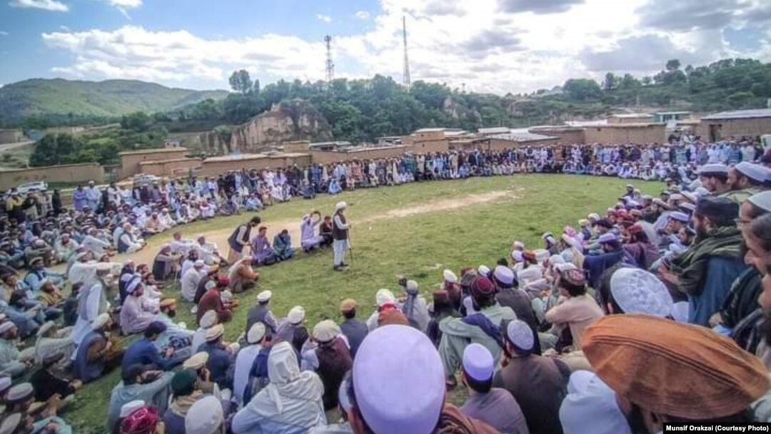 د اورکزیو دوکاندارانو او ځایي خلکو د اپرېل پر ۲۳مه په مېشتي مېنه کې احتجاجي جرګه وکړه. 