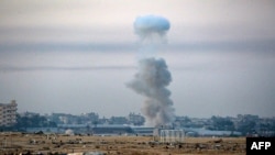 Pamje me tym pas bombardimeve izraelite në Rafah në Rripin jugor të Gazës, më 31 maj 2024.