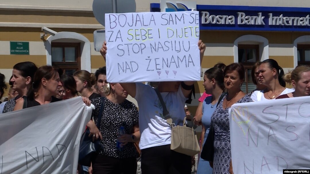 Protest u Gradačcu nakon trostrukog ubistva, 12. august 