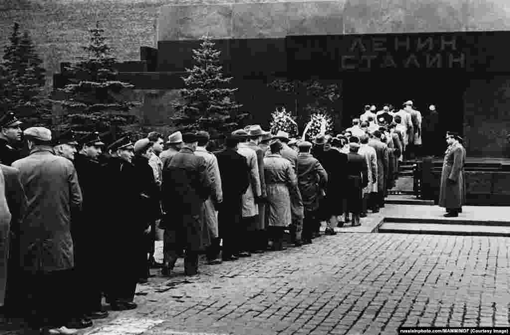 A 1958 photo shows the names Lenin and Stalin at the entrance to the Red Square mausoleum. In 1961, amid “de-Stalinization” and the denouncement of the mass killings under Stalin, his body was removed from the mausoleum.
