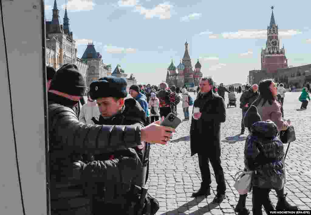 Власти заявляют, что в результате нападения на концертную площадку «Крокус Сити Холл» погибли 143 человека, и предупреждают, что число погибших может ещё возрасти