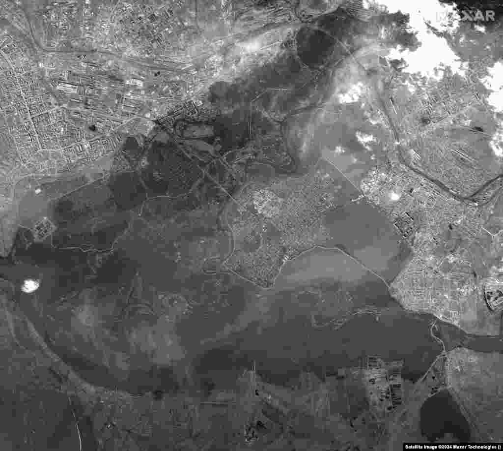 A before-and-after overview of Orsk and the Ural River As of April 10, a total of 12,817 homes and 14,969 household plots were inundated by the floodwaters.