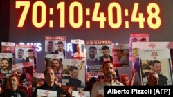 Obitelji izraelskih talaca držanih u Gazi na skupu u u Tel Avivu, 16. 12. 2023.