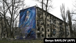 Пошкоджений російськими обстрілами будинок в Авдіївці на Донеччині, квітень 2023 року