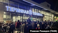 В аэропорту Махачкалы во время беспорядков. 29 октября 2023 года 