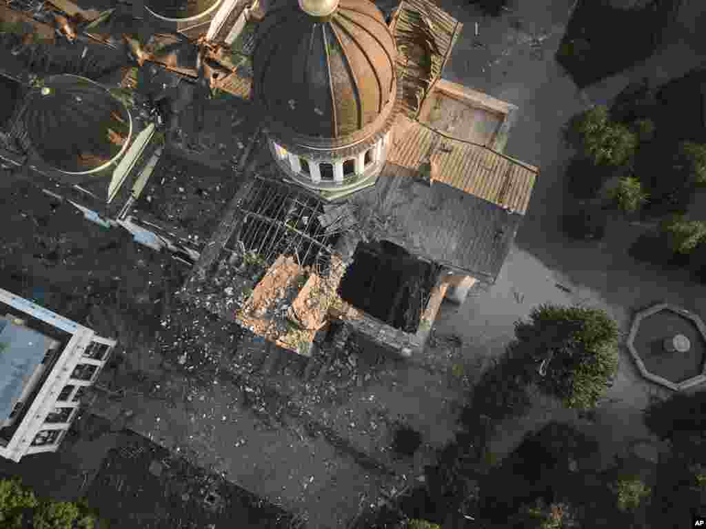 Also known as the Spaso-Preobrazhenskiy Cathedral, it is Odesa's largest Orthodox church and was consecrated in 1809. It was destroyed by the Soviet authorities in 1939 but rebuilt in 2003.