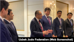 Umarow (sagdan üçünji) we Doniýor Kadirow (sagdan ikinji) 2023-nji ýylyň maý aýynda, Dohada geçirilen judo bäsleşiginde. Şeýle hem bu çärä Kamilow (çepde, öň hatarda) gatnaşdy. Ol Ultimo Group ulgamy bilen ençeme gatnaşyk saklaýar.