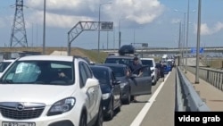 Автомобильная «пробка» на въезде на Керченский мост, архив