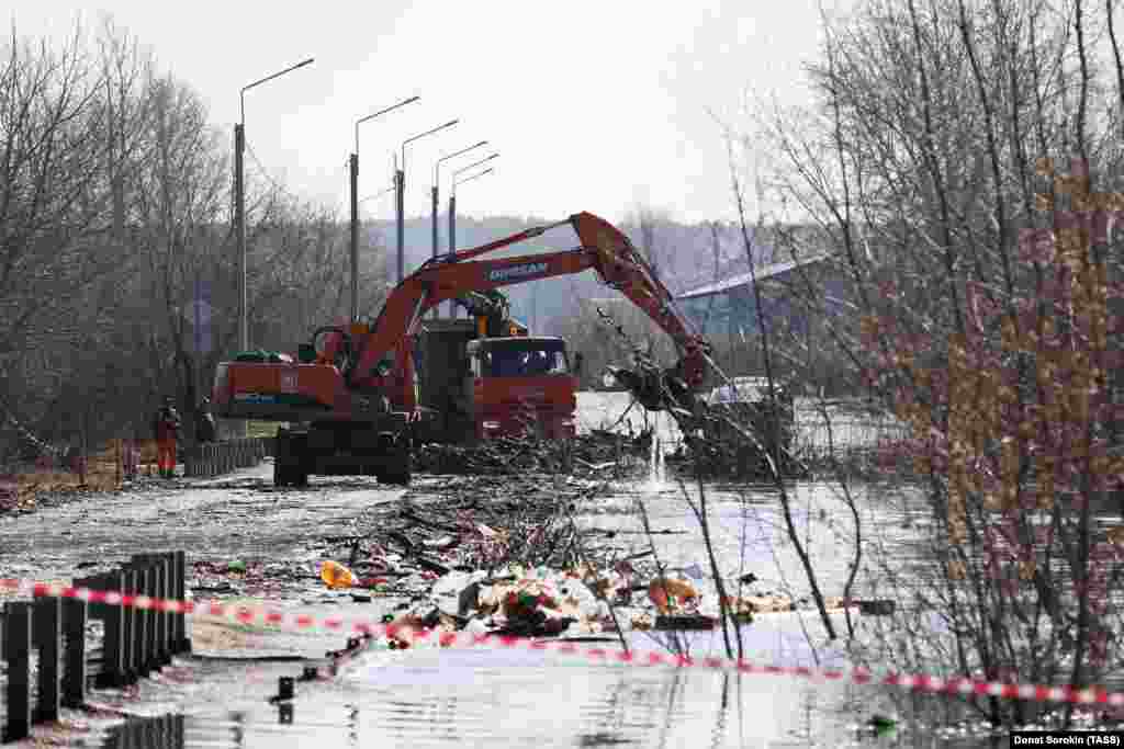 Emergency workers clear logjams on the Malo-Chausovsky Bridge across the Tobol River on April 15 in Kurgan. The region's governor, Vadim Shumkov, warned of a "colossal" amount of water heading toward the city of Kurgan, which has already experienced power cuts and evacuations. Shmukov said the Tobol River could see water levels rise to 11 meters, double the level where it breaks its banks in some places along its course.