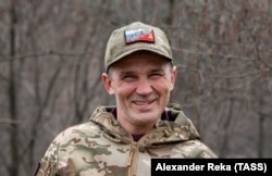 A volunteer Russian fighter near Kremmina, in Ukraine’s Luhansk region in March 2023, wears a cap that splices together Russian and Soviet symbols.