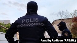 Polis