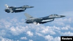 Ukraine will receive 19 F-16 jets from Denmark in the first half of this year. (file photo)