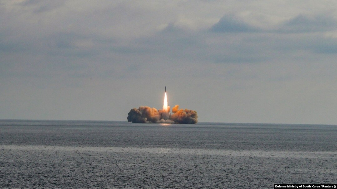 Testni let rakete na kruto gorivo pored otoka Jeju, Južna Koreja, 4. decembra 2023.