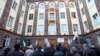 Акция протеста железнодорожников перед административным зданием ЮКЖД, 10 февраля 2014 г. 