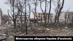 Вулиці Ізюма на Харківшині після російських обстрілів