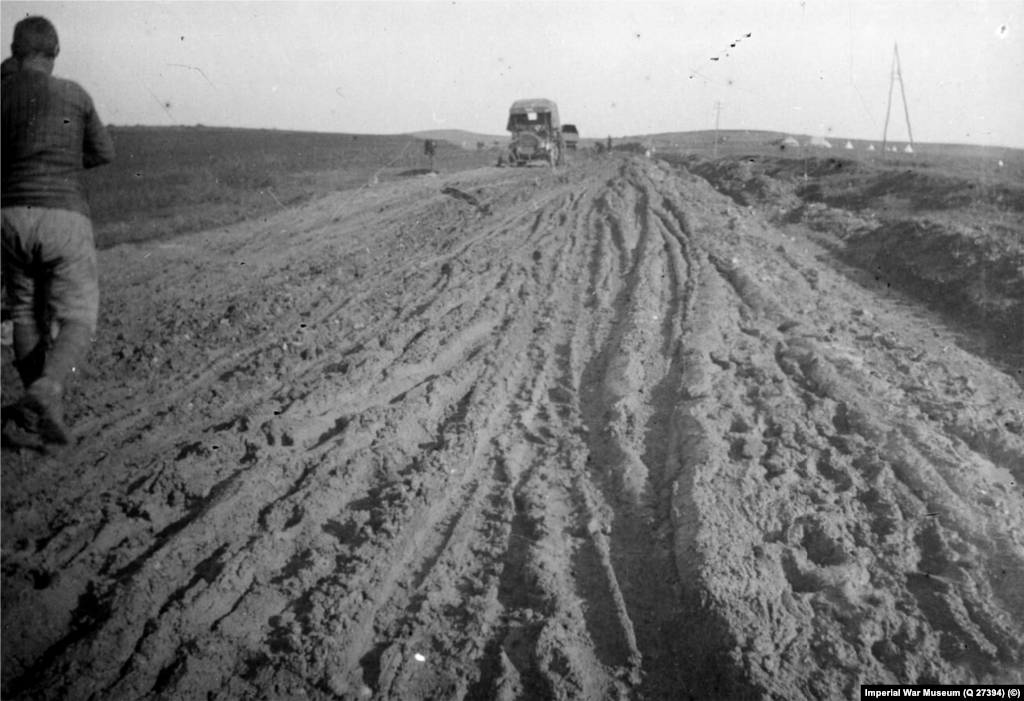 A road in the Struma valley, Bulgaria, during fighting in 1916. 