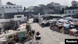 Аш Шифа ооруканасынын короосундагы чатырлар жана баш калкалоочу жайлар, 12-ноябрь, 2023-жыл.