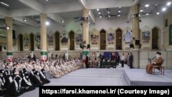 علی خامنهای در اظهارات خود از عملکرد بسیج در سرکوب اعتراضات به طور غیرمستقیم حمایت کرد.