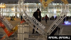 The words “Murderers, you bombed it to ruins yourselves!" appeared on the art installation symbolizing "friendship" between St Petersburg and the Ukrainian city of Mariupol