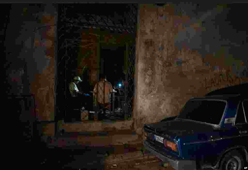 După ce a fost lovită de Uraganul Ian, Cuba a rămas complet fără curent electric și 11 milioane de oameni au rămas în întuneric.&nbsp;